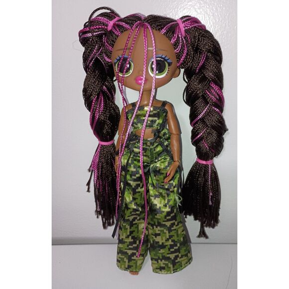 L.O.L. Surprise! OMG: Royal Bee Remix Honeylicious w. Original Outfits (3 Dolls) - Picture 3 of 5